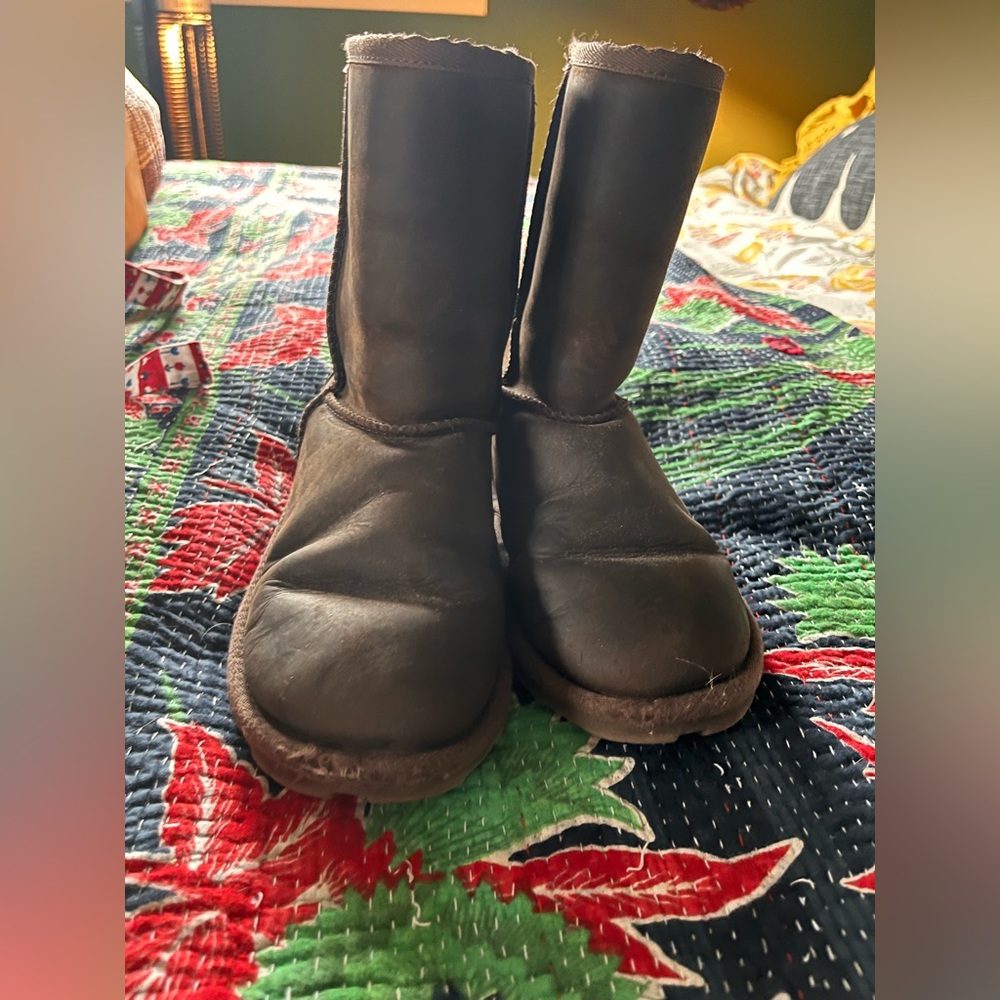 Smooth leather Ugg boots, brown oil-rubbed look size 5